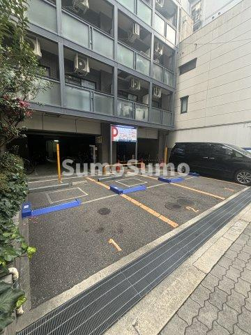 ロイヤル天満橋の駐車場