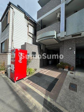 レディースパインヒル北梅田のエントランス|清潔なエントランスです