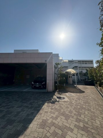 ロイヤルメゾン舞子坂の駐車場