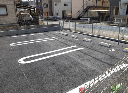 ベル　セゾンの駐車場