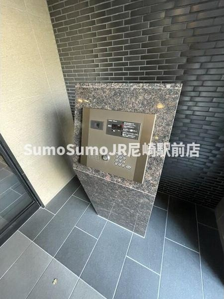 ポルトボヌール塚本のエントランス|建物の内部です