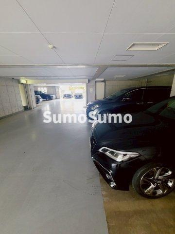 ロイヤルメゾン宝塚南の駐車場