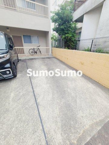 ロイヤルパーク仁川の駐車場