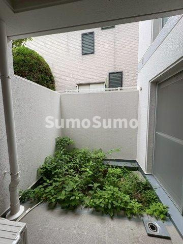 ロイヤルメゾン舞子坂の展望|お庭の付いた物件です