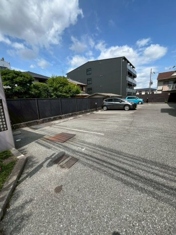ボヌール宝塚の駐車場