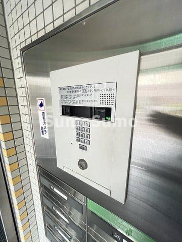 ロイヤルメゾン園田Ⅲ のエントランス|建物の内部です