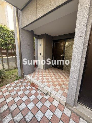 ロイヤル山芦屋のエントランス