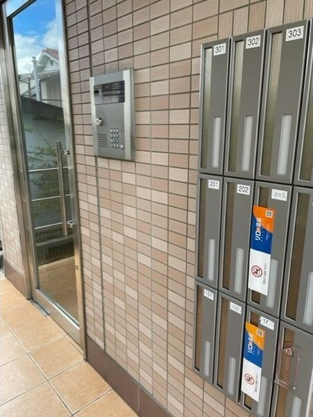 ボナール逆瀬川のエントランス