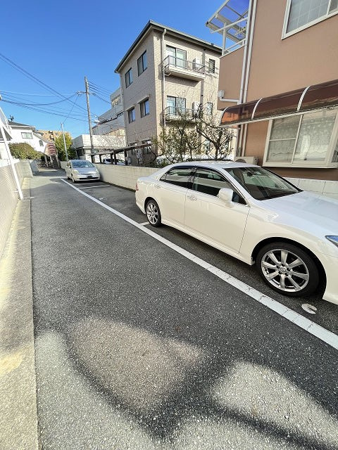 ベル　セゾンの駐車場