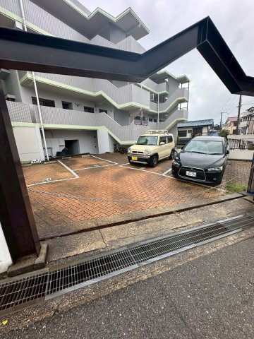 ベイヒルズ明石の駐車場