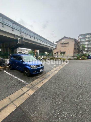 ローレル武庫之荘の駐車場