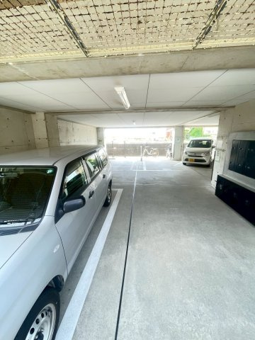 ポコアポコ明石鍛治屋町三番館の駐車場