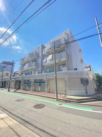 ロイヤルハイム里中の外観