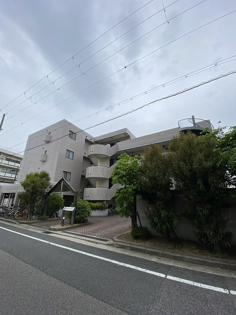 ロイヤルハイム里中の外観