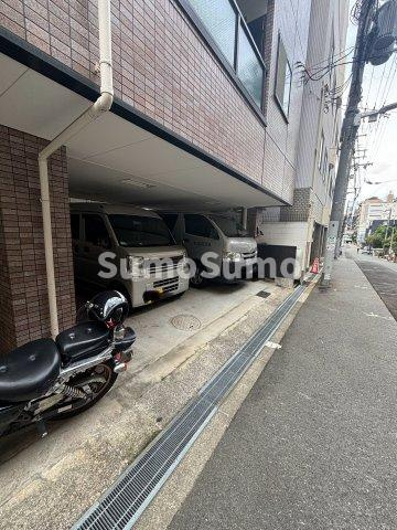 レジデンス山地の駐車場|車をお持ちの方に嬉しい駐車場付きの物件です