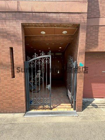 フローレンス難波元町のエントランス|ゆとりのあるエントランスです