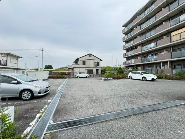 ボヌール安井の駐車場