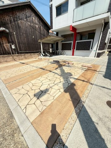 ロジェオークラの駐車場