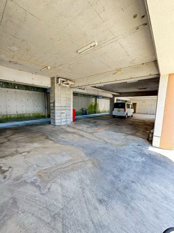 ベルシャンテ美山台の駐車場|駐車場があるので、車を買う予定の方も安心です