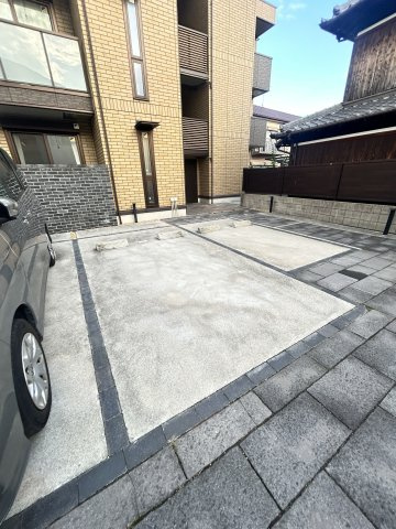 レリヤンファミリオｈの駐車場