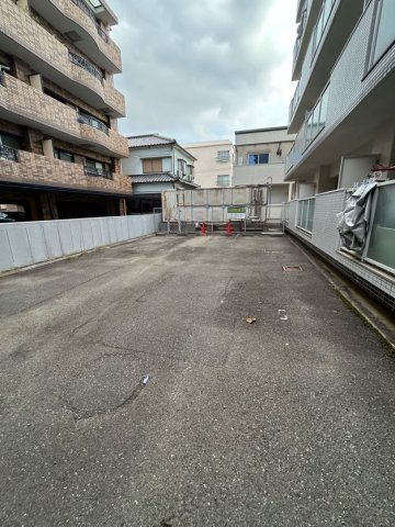 ロイヤルコーポ西明石の駐車場|駐車場があります