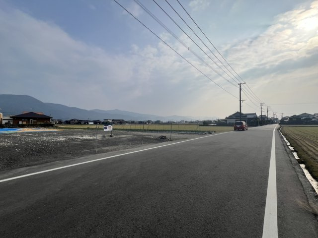 千丁町新牟田　事業用地の前面道路含む現地写真