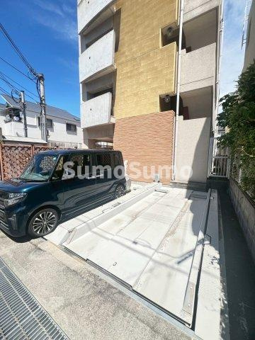 ペルル芦屋の駐車場