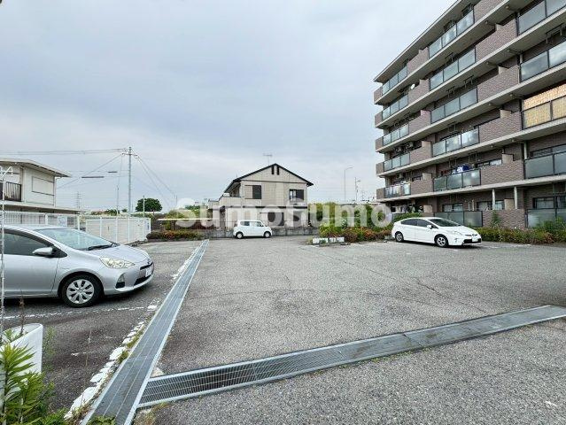 ボヌール安井の駐車場|駐車場があるので、車を買う予定の方も安心です