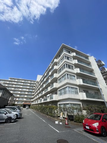 ロイヤルハイツ白川台の外観