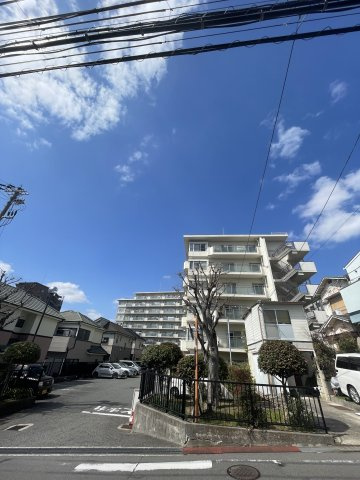 ロイヤルハイツ白川台の外観
