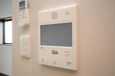 【セキュリティ】 | PHOENIX Clove Tomoi | モニター付きインターホンです