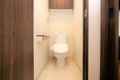 【トイレ】 | PHOENIX Clove Tomoi | 落ち着いた色調のトイレです