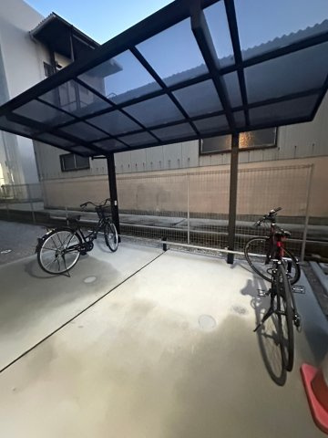 トリシア博多麦野　壱番館の駐車場