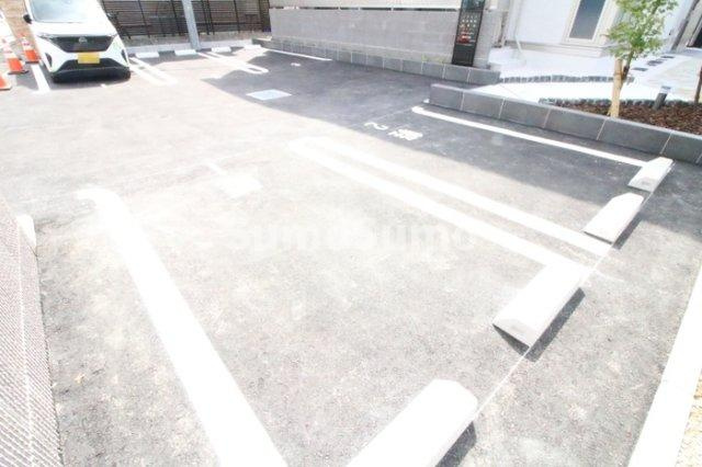 トリシア博多麦野　壱番館の駐車場