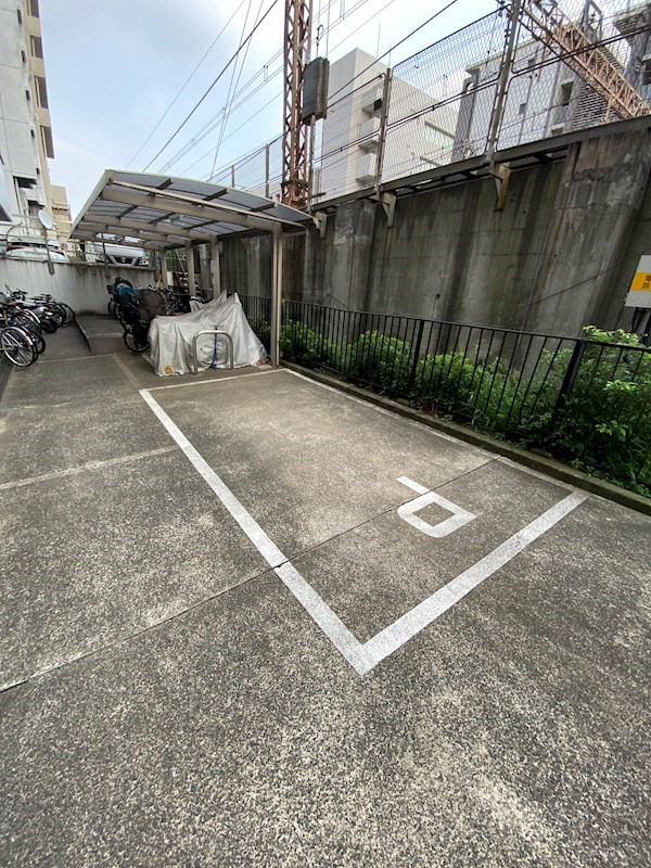 タワーズ10の駐車場