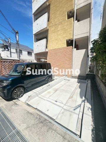 ペルル芦屋の駐車場