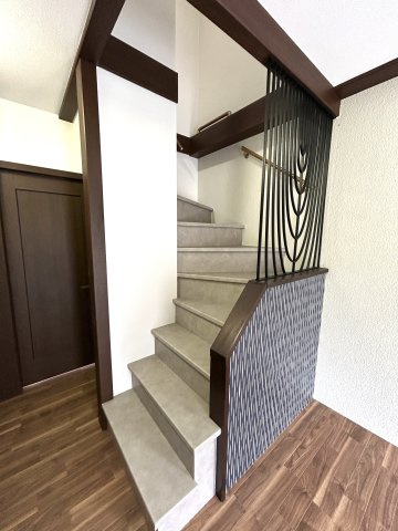 中古住宅　岩井のその他|階段
