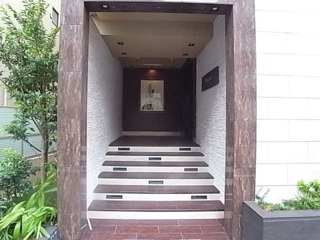 ディームス初台Ⅰのエントランス