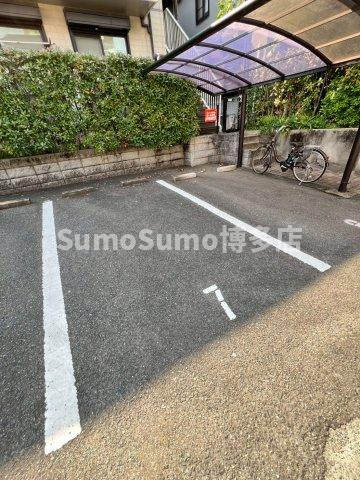 ディアス赤坂の駐車場|車をお持ちの方に嬉しい駐車場付きの物件です