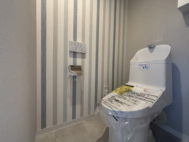 シティコーポ鴫野2号棟のトイレ|【トイレ】
温水洗浄便座搭載で、一年中快適にご利用いただけます。(2026年3月 トイレ交換)