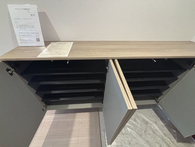 シティコーポ鴫野2号棟の収納|【収納/玄関】
普段良く使う靴は、収納下部に置いておけば、サッと取り出せて便利です。