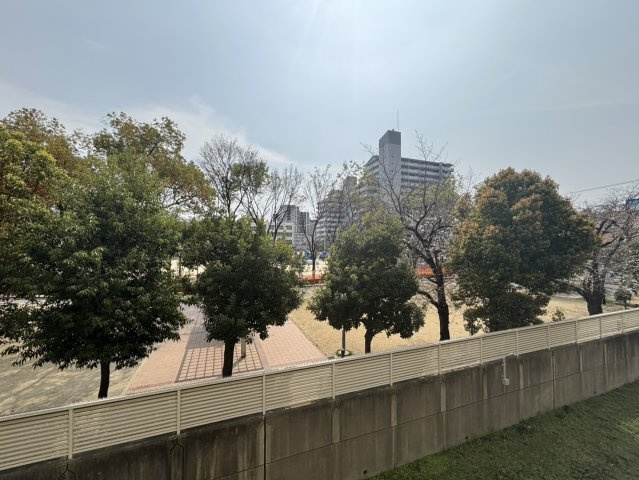 シティコーポ鴫野2号棟の駐車場