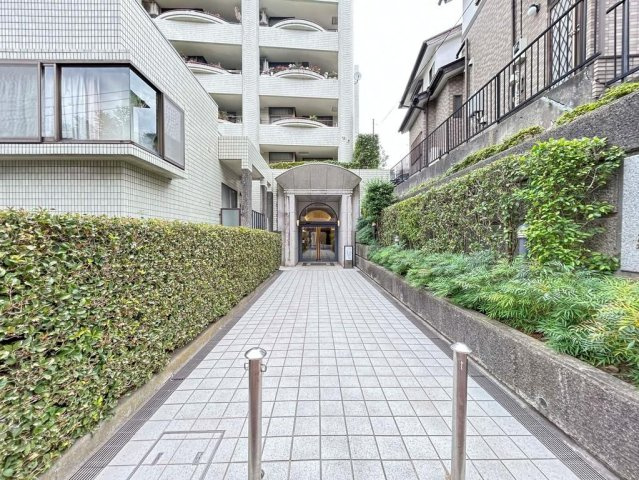 たまプラーザスカイマンション東館のエントランス