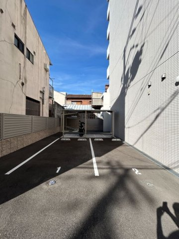 レジデンス神戸ヴェルノの駐車場
