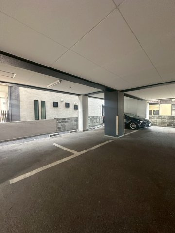 ドリーム六本松 の駐車場