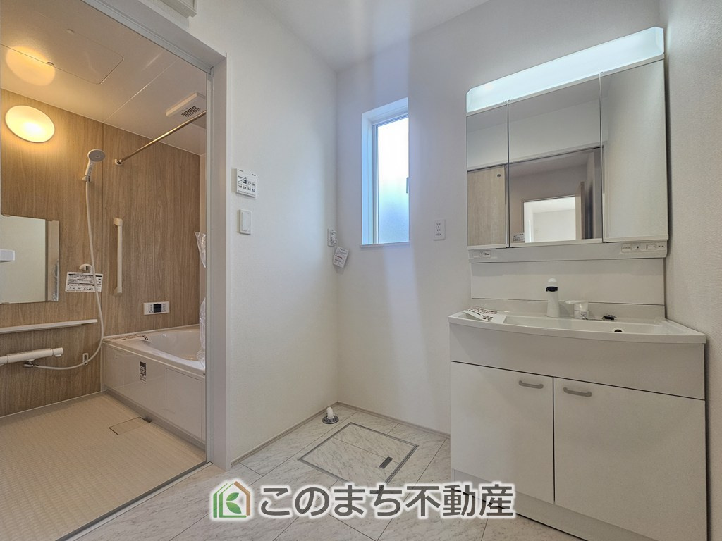 SOLANA鹿沼市緑町　1号棟の洗面所|シャンプードレッサーで朝の身支度♪伸びるホースでお掃除も簡単清潔です！