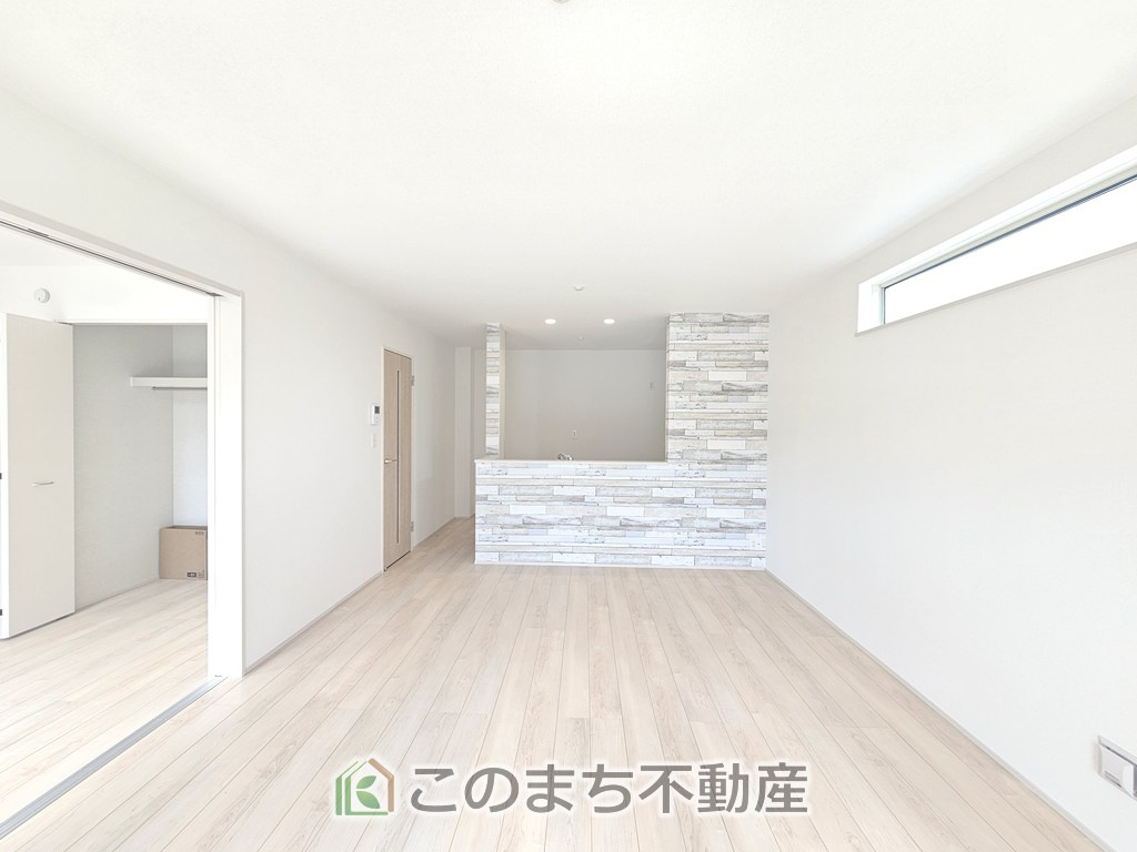 SOLANA鹿沼市緑町　1号棟の居間・リビング|南向きのリビングは一日中太陽の光が射し込みます♪家族が集まる空間は、自然と笑顔が溢れます。