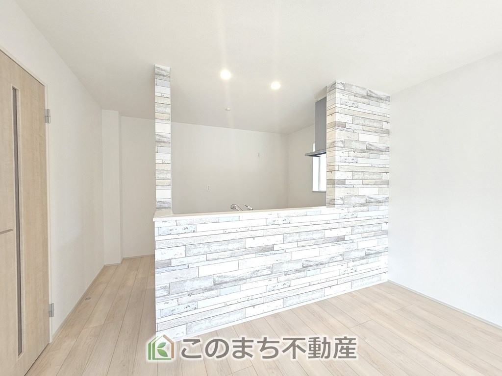 SOLANA鹿沼市緑町　1号棟のキッチン|お洒落なホワイト天板のペニンシュラキッチンを採用しております。
浄水器内蔵の水栓です♪