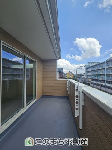 SOLANA鹿沼市緑町　1号棟のバルコニー|南向きの大型バルコニーは陽当り良好で、たっぷりのお洗濯物もよく乾きます！