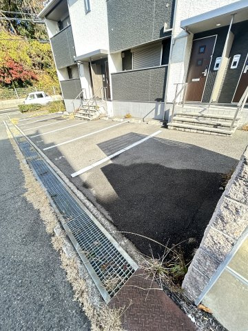 ベルリード塩屋北の駐車場
